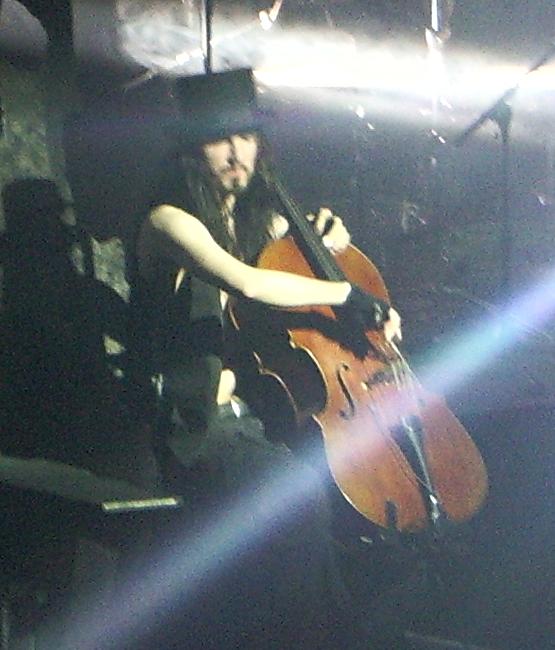 Image: 071211--apocalyptica/web/apocalyptica04.jpg