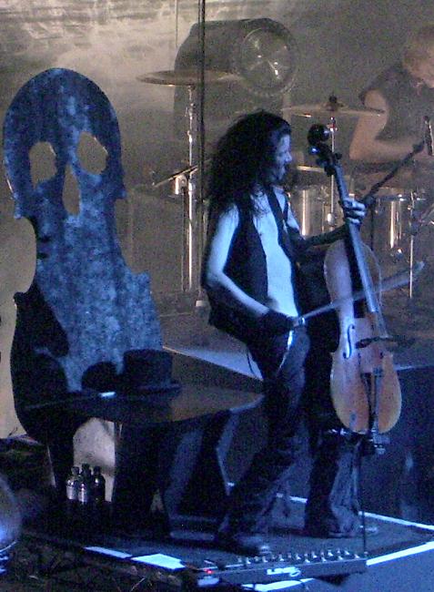 Image: 071211--apocalyptica/web/apocalyptica07.jpg