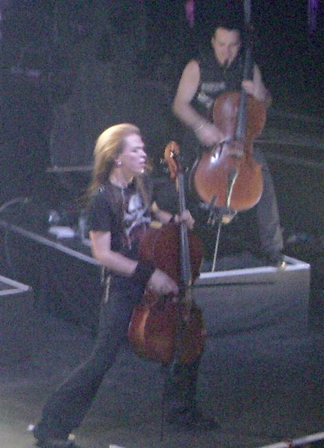 Image: 071211--apocalyptica/web/apocalyptica18.jpg