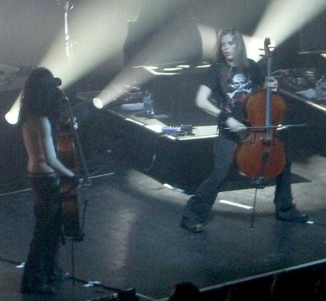 Image: 071211--apocalyptica/web/apocalyptica24.jpg