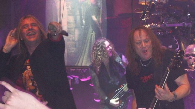 Image: 080108--helloween/web/encore03.jpg