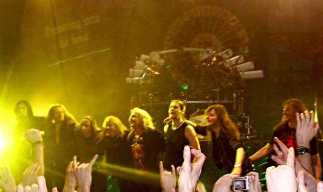 Image: 080108--helloween/web/encore05.jpg